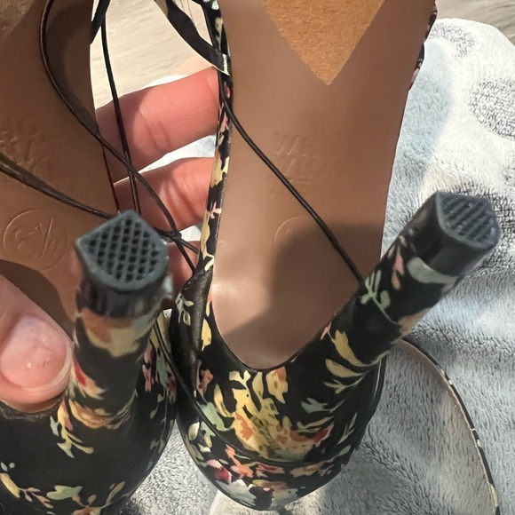 Who What Wear Black Floral Heels - Picture 7 of 7